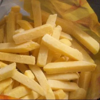 Meşhed'de yarı hazırlanmış ve dondurulmuş Shulen patates dilimleri