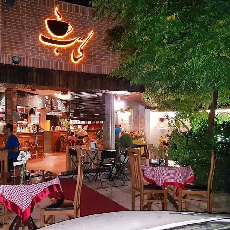کافه کتاب شاملو در صومعه سرا