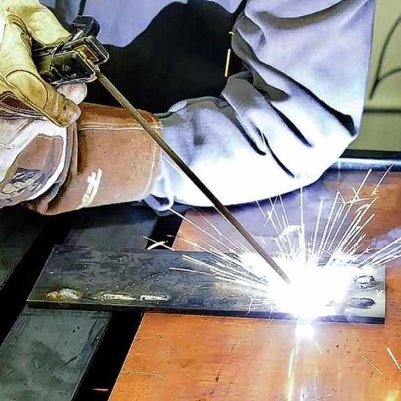 اجرای سقف شیروانی و جوشکاری سیار سلیمانی در کرمان