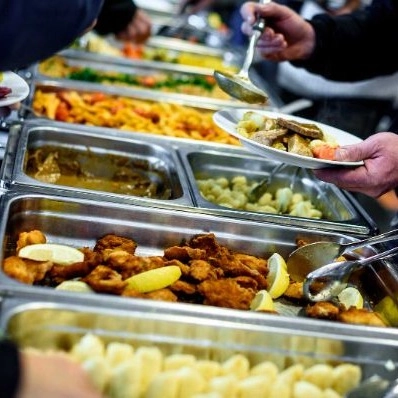 تهیه غذا بیرون بر نازبانو در بوکان