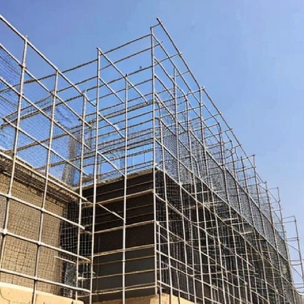 Şiraz'da Aflaq metal iskele