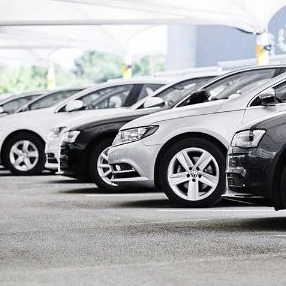 White Dream Auto Gallery, Chalus, Mazandaran'da İranlı ve yabancı arabaları alıp satıyor