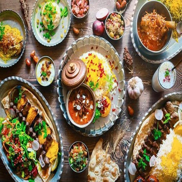 Shahr Sabz Kitchen Restaurant, Razvanshahr'daki Mirzaei'nin dışında yerel İran mutfağı
