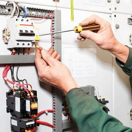 مجموعة أكبري الفنية والهندسية تنفيذ الكهرباء الصناعية والبناء في تبريز