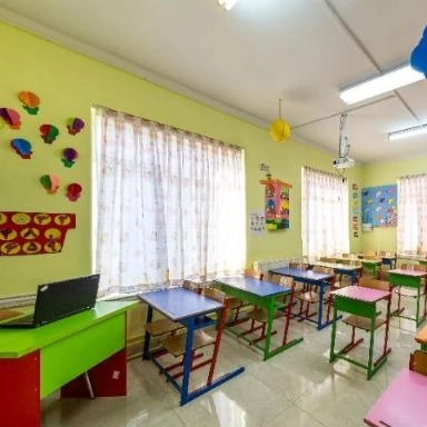 پیش دبستانی و دبستان غیردولتی دخترانه روژا در اصفهان