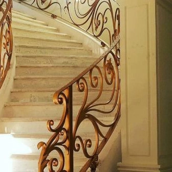 Arin Sazeh, Damavand'da yuvarlak ve kemerli metal merdiven üretimi