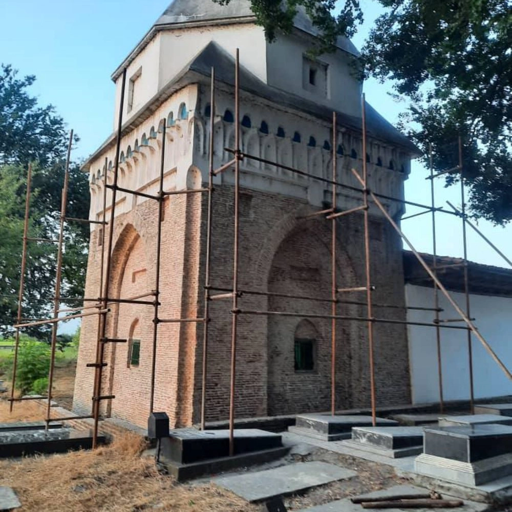 ساخت و مرمت آثار باستانی اسفندیاری در مازندران
