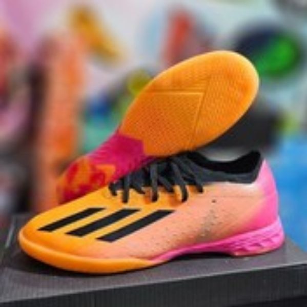 إنتاج أحذية كرة القدم الداخلية من قبل شركة Ayak Sport في تبريز