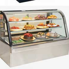Qazvin'deki Touch Refrigeration Industries vitrin buzdolaplarının üretimi