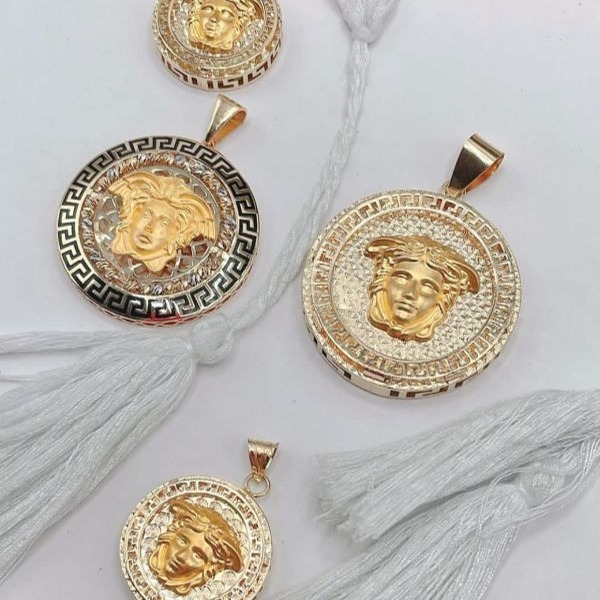 Gold and coins of Sadra Nik Sarasht, bridal service and half set in Shiraz